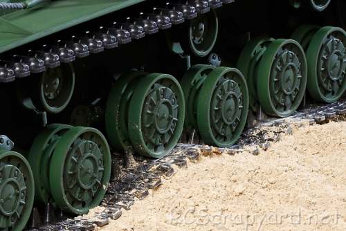 Tamiya Russian Heavy Tank KV-2 Gigant 