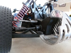 Alu-Motorhalterung, Titan-Camber-Links und Kunststoffmuttern